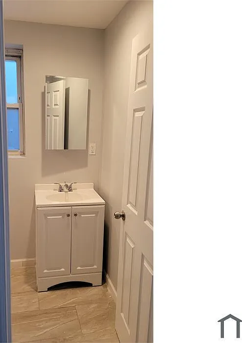 3 bed, 1350 sqft, $2,400 — Photo 4
