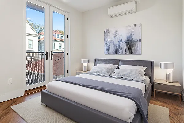 Rented by Safdie Realty Group | media 10