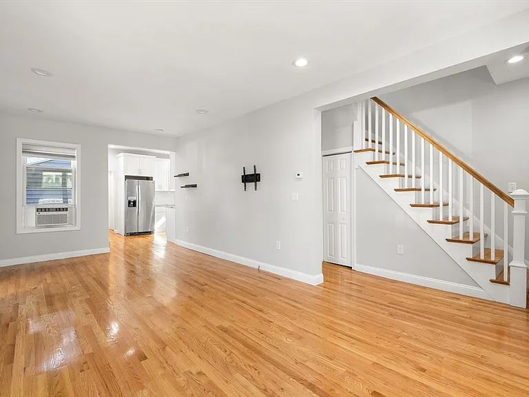 334 E Squantum St — Photo 7