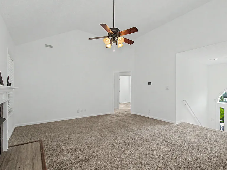 1371 Constitution Dr — Photo 5
