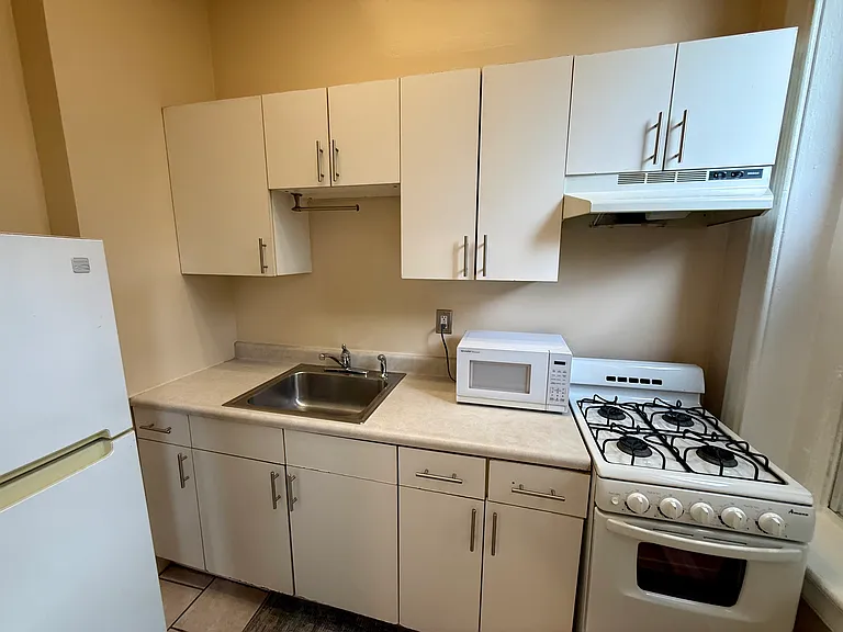 2106 Saint Paul St #2F — Photo 8