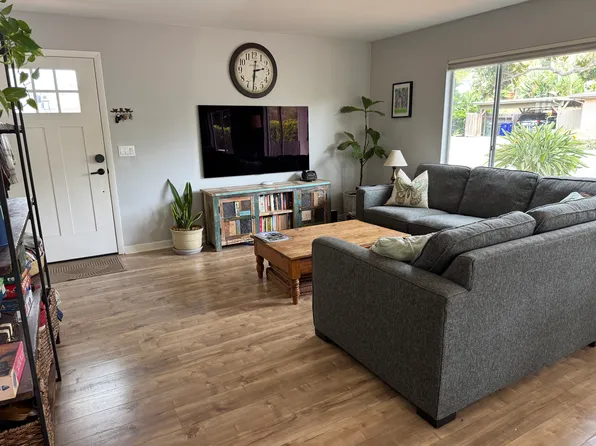 244 Hillcrest Dr, Encinitas, CA 92024