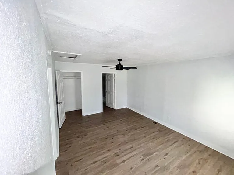 1058 Combs St — Photo 7
