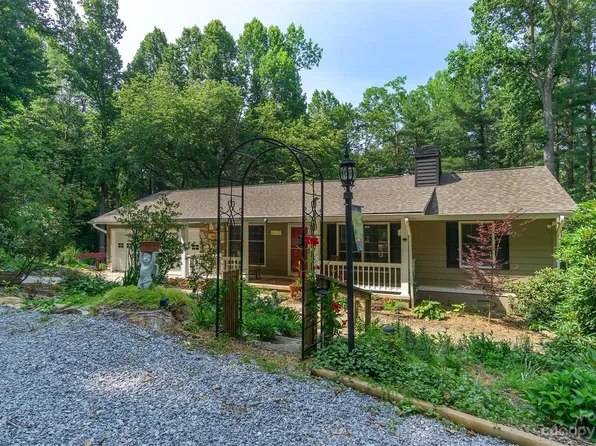117 Pinnacle Cir, Laurel Park, NC 28739