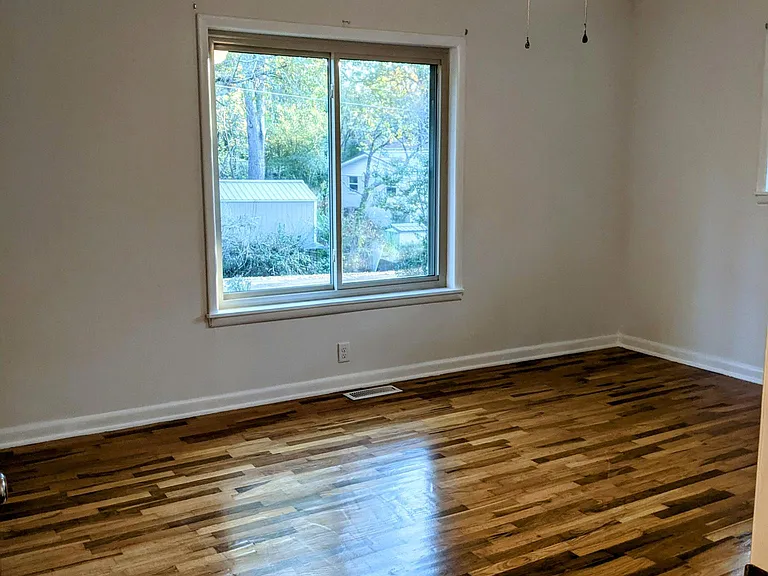102 Hackberry St — Photo 9