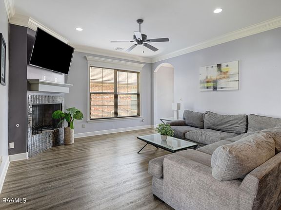 4th image of 106 Clover Leaf Dr