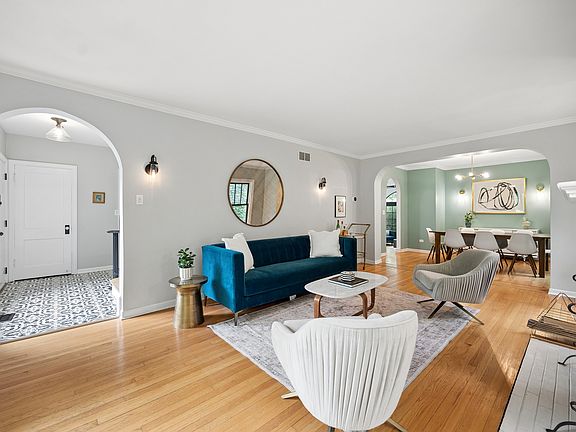 4th image of 2751 Girard Ave