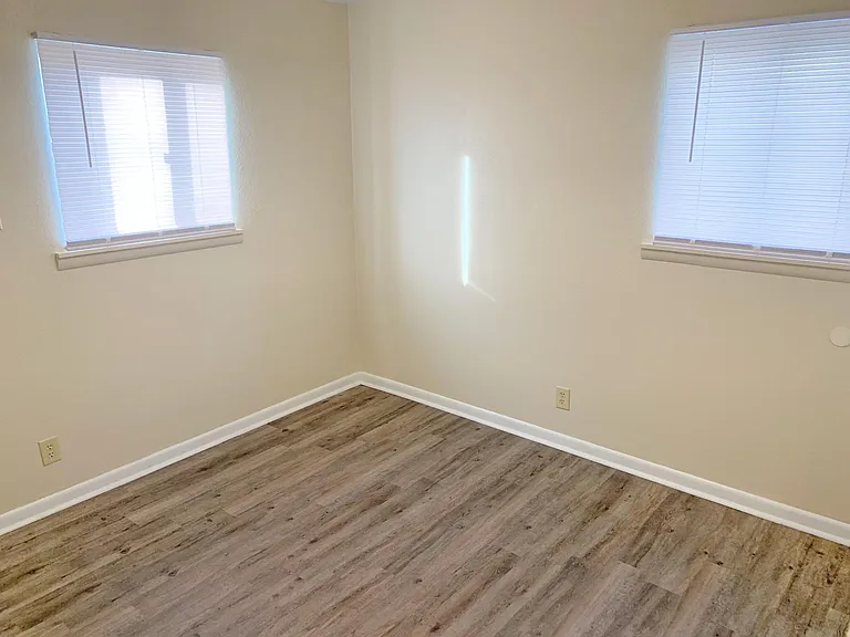 1146 E Alice St — Photo 10
