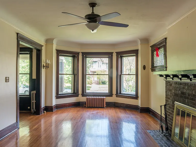 420 E Ferry St #1 — Photo 3