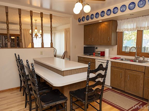 4th image of 1818 Prairie Ave