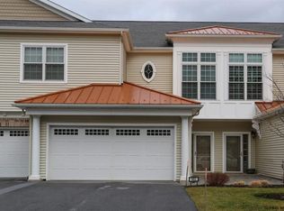 902 Valley Pointe Dr, Niskayuna, NY 12309
