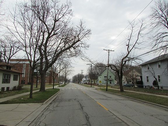 5th image of 414 W Illinois Ave