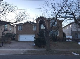 21 Halyard Rd, Valley Stream, NY 11581