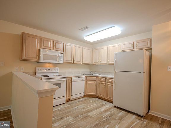 4th image of 1101 S Schumaker Dr APT 103