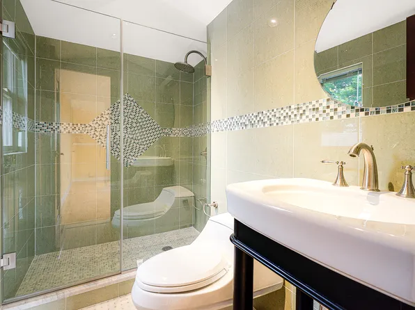 58-10 83rd Place image 28 of 36