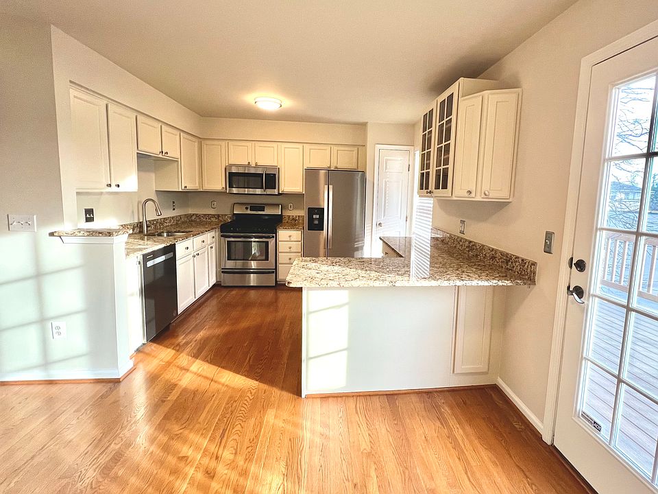 1st image of 102 Ingle Pl