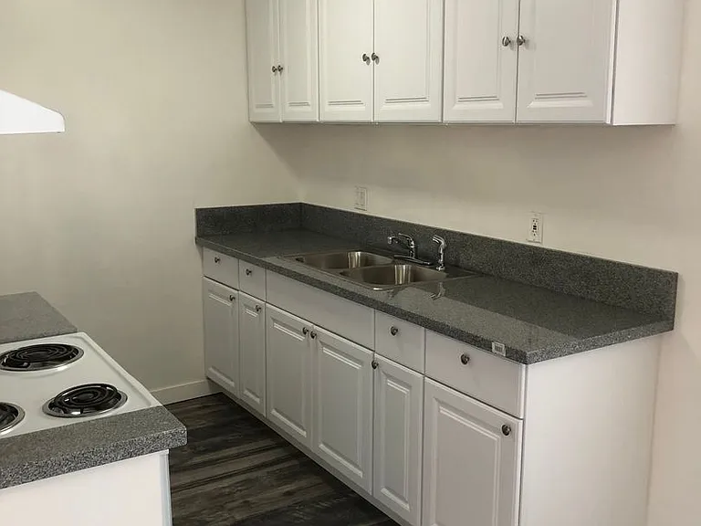 650 Linden Ave — Photo 12