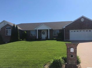 1211 Edinburgh Dr, Quincy, IL 62305