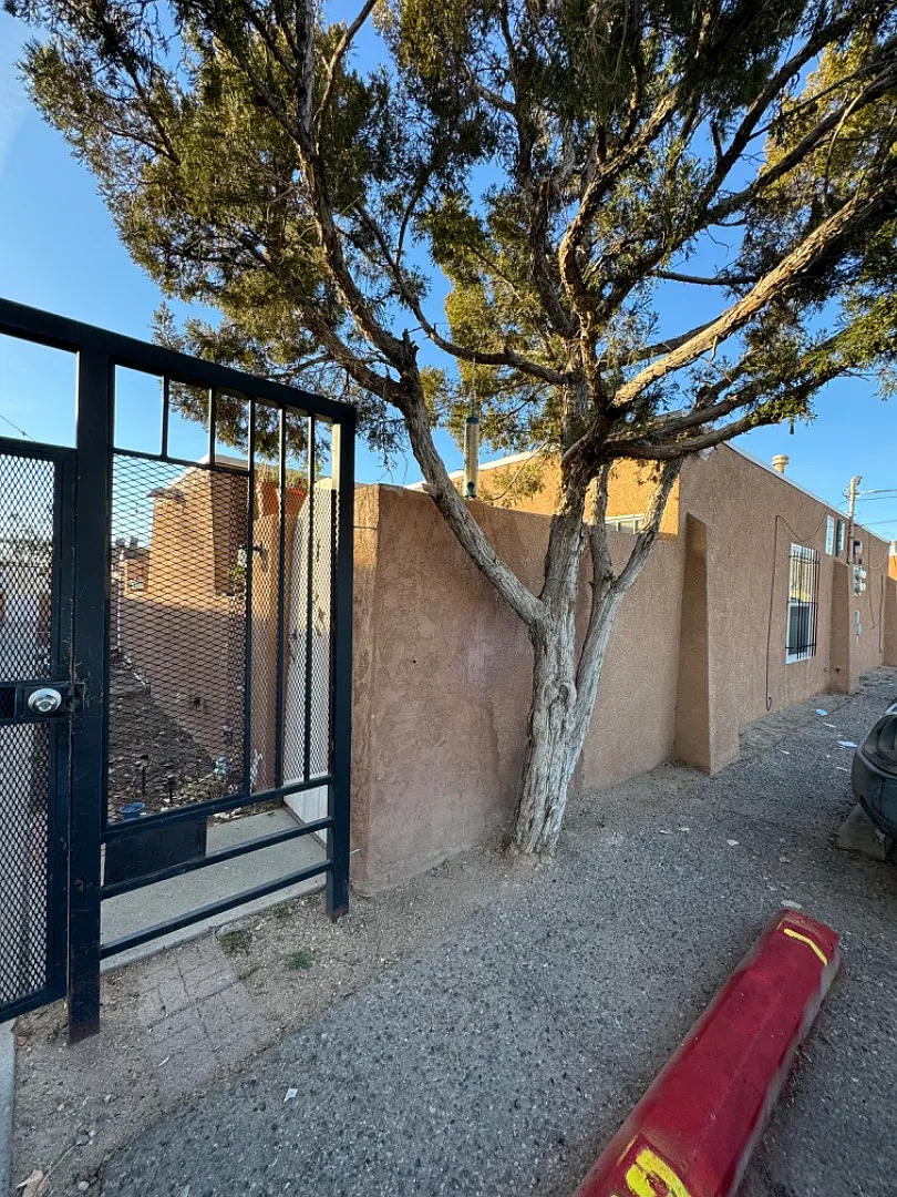 932 San Pedro Drive Southeast - 932-4 — Photo 4