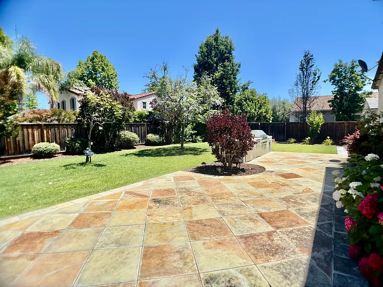 140 Levin Ave — Photo 32