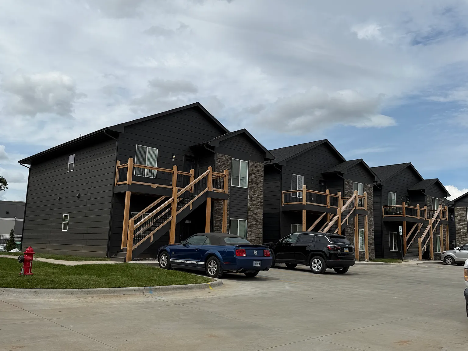 3 bed, 1100 sqft, $1,425 — Photo 1