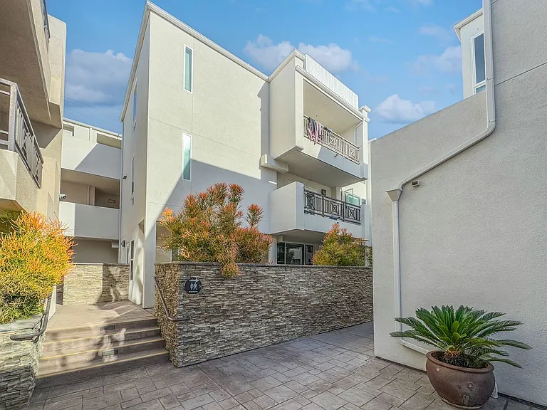 924 Hornblend St #101 — Photo 2
