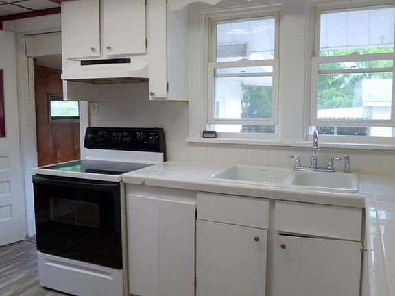 5th image of 205 Bradley St