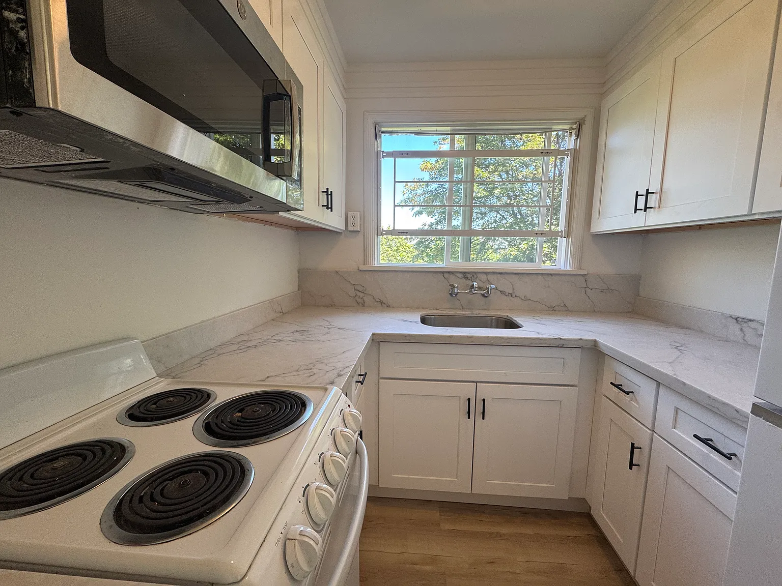 2 bed, 605 sqft, $1,795 — Photo 3