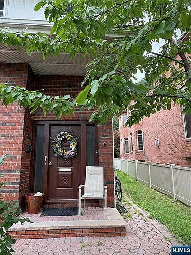458 Lawn Ave #2 Photo 1