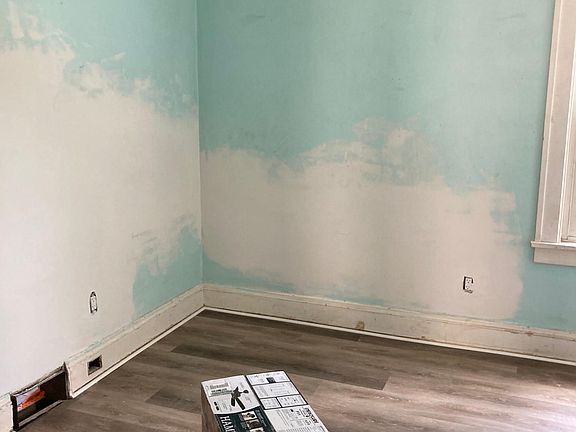4th image of 1563 Ridgewood Ave #1