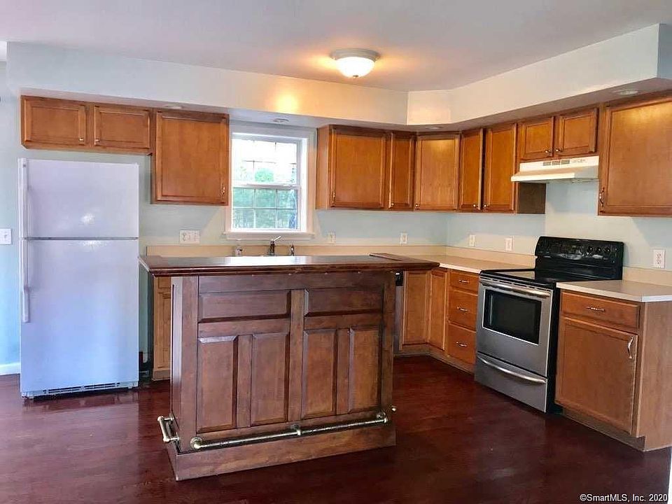 2nd image of 6 Anne Cir Unit 6