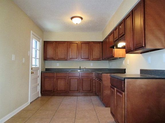 2nd image of 3759 Wickcliff Ln