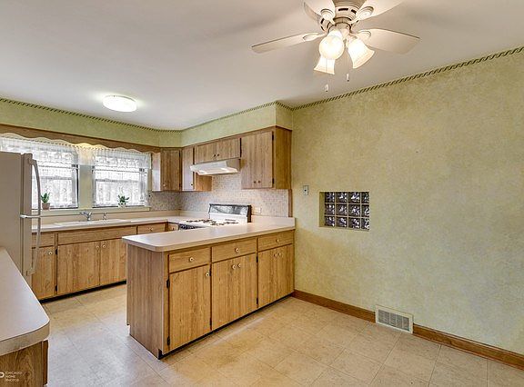 5th image of 10141 S Central Park Ave