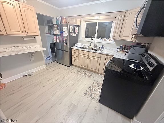 2nd image of 406 Maple Pl