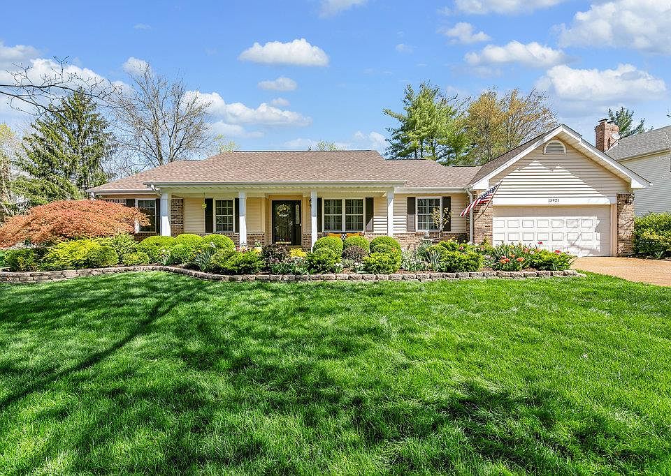1st image of 15921 Fairway Lake Ct