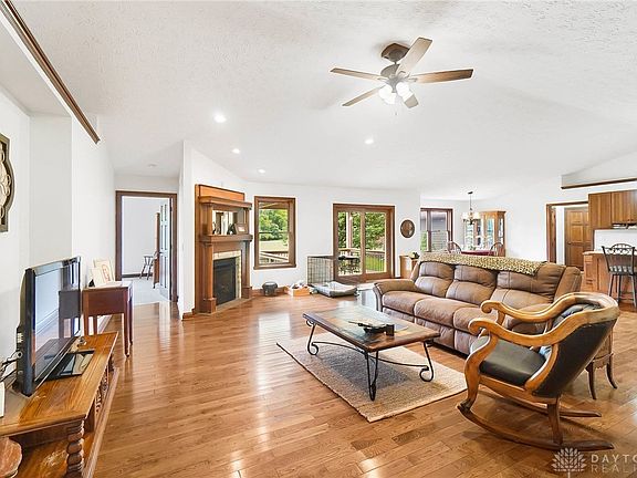 5th image of 534 Falcon Hill Way