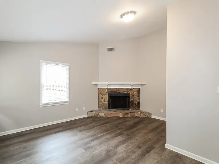 2570 Broadmoor Ct — Photo 8
