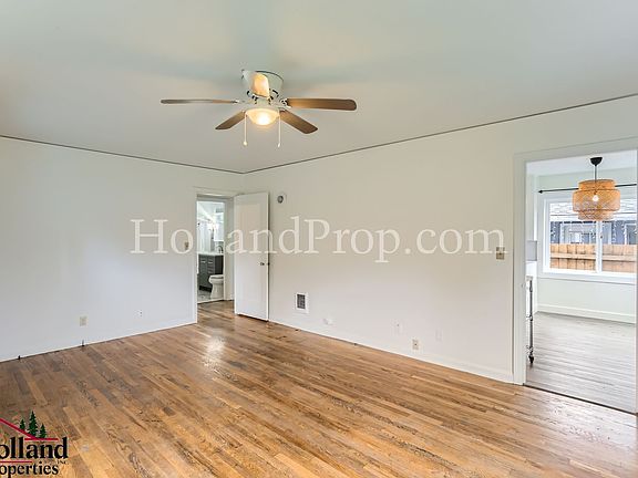 5th image of 2253 Sunset Dr APT A