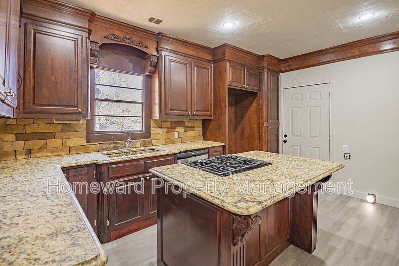 1st image of 1529 Ficklin Ave