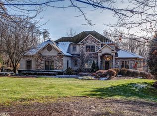 110 Devonshire Dr, Stroudsburg, PA 18360