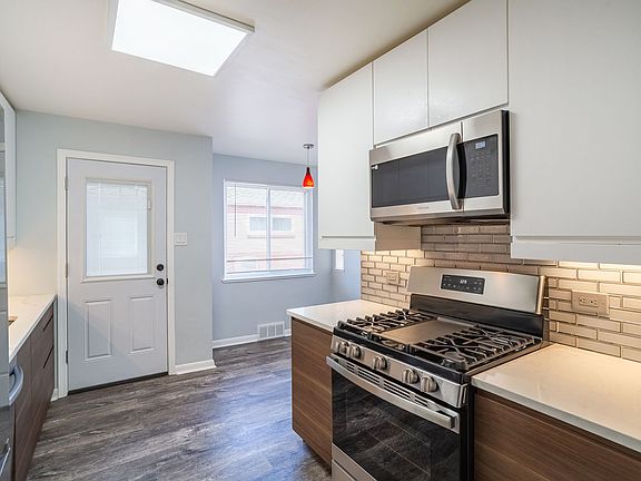 4th image of 500 S Pennsylvania St #502