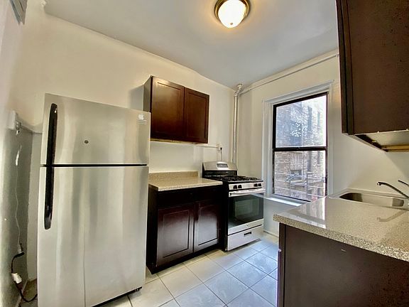 3rd image of 19 Cooper St APT 1A
