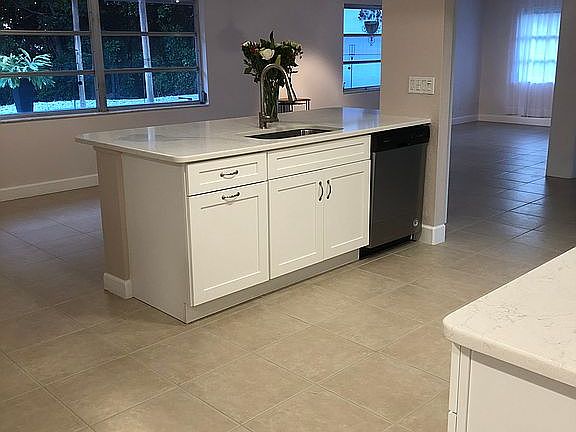 3rd image of 1144 S Cypress Point Dr