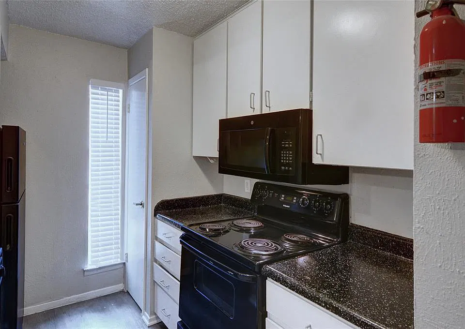 ANOTHER VIEW OF THE KITCHEN