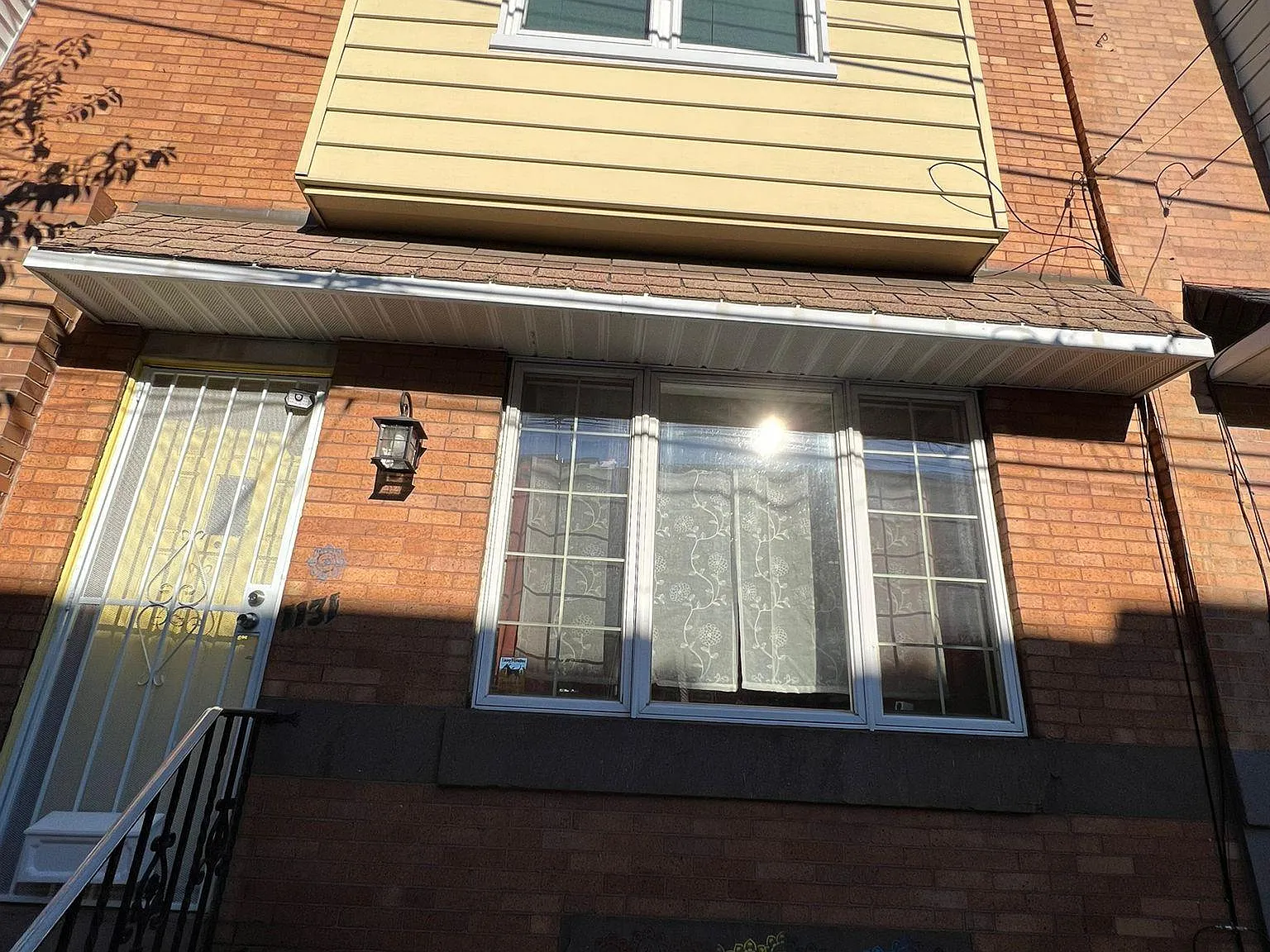 1131 Cross St — Photo 2