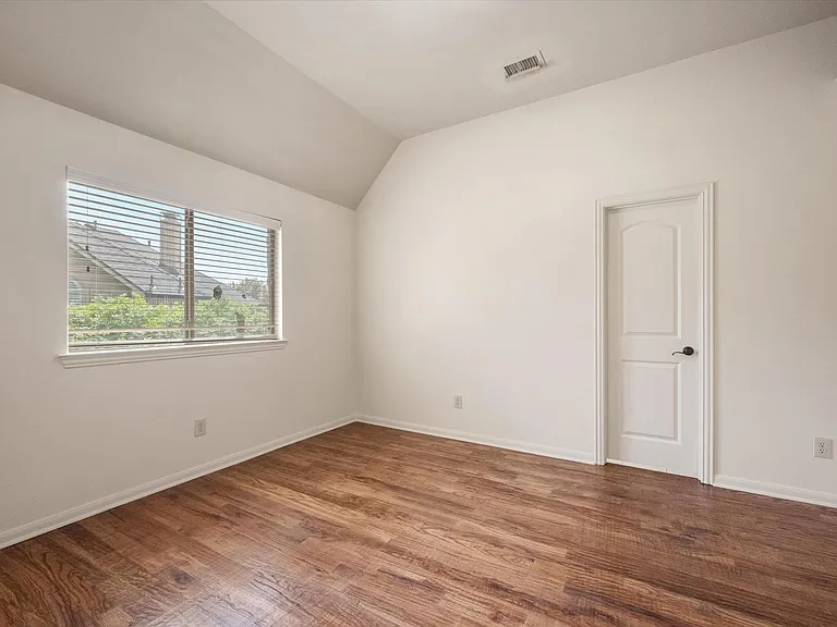 10941 Yorkshire Ln — Photo 34