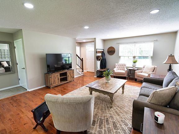 3rd image of 1728 Wickersham Dr