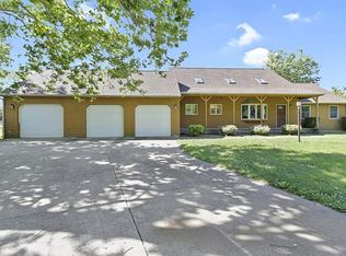 151 Lake Rd, Seymour, IL 61875