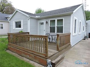 1604 N Stadium Rd, Oregon, OH 43616