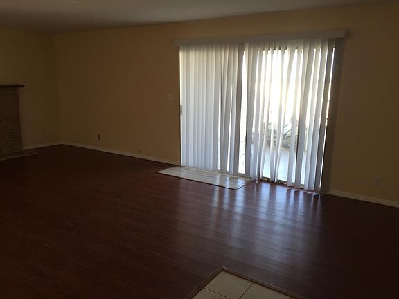 LIVING ROOM SLIDER